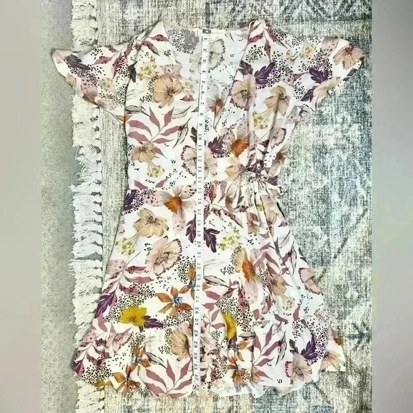Lovestitch Alanna Flutter Sleeve Mini Wrap Dress Size Small - Picture 8 of 13